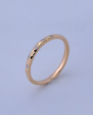 alianza de oro y diamantes