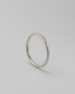 Anillo en plata martillada