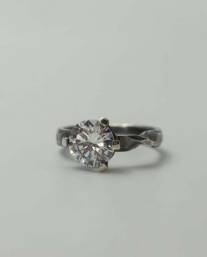 Solitario de plata oxidada