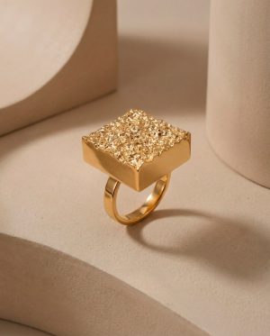 anillo menhires bañado en oro