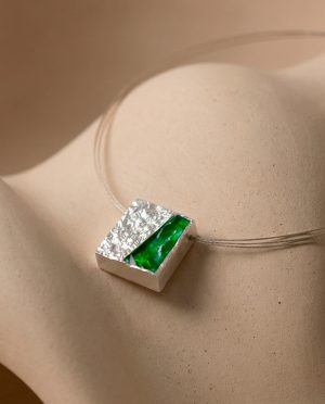 colgante menhir verde